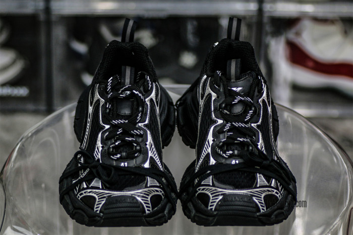B@lenciag* 3XL Ski Sneaker in Black and white
