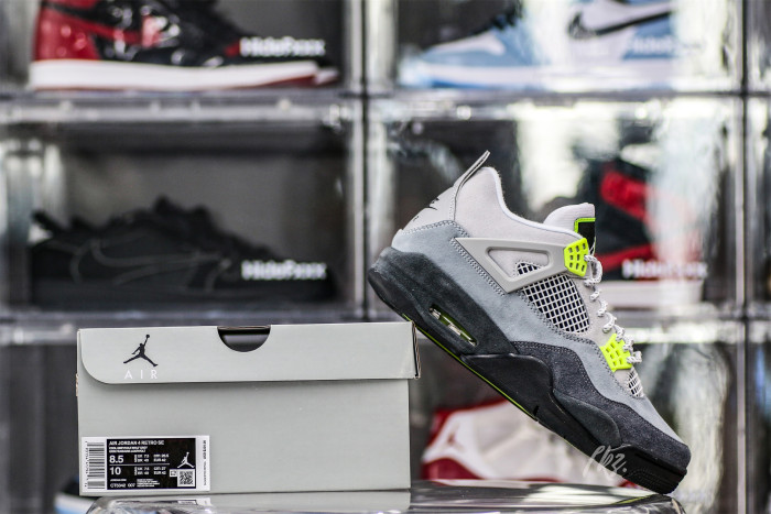 Air Jordan 4 Retro SE Neon