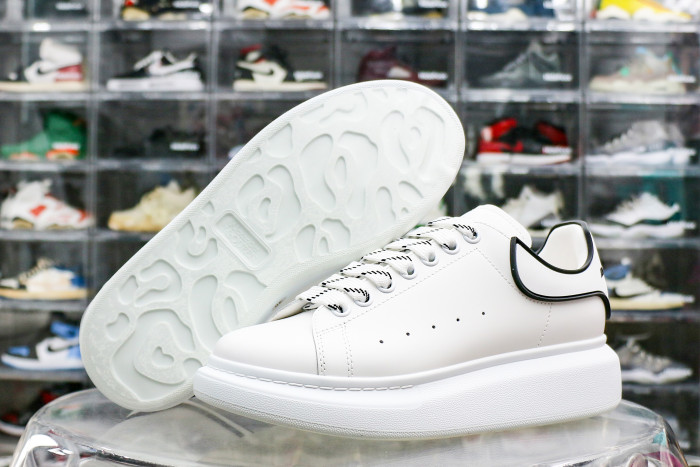 Alexande* McQuee* Oversized Sneaker White Black 3M