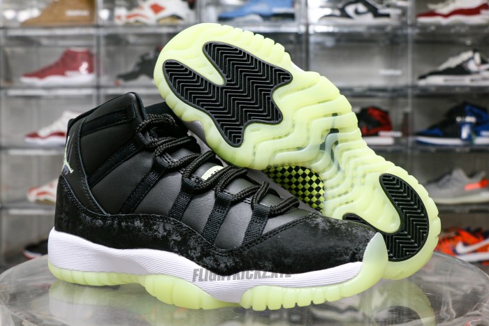 Air Jordan 11 Retro Black Barely Volt GS 2025 A1）