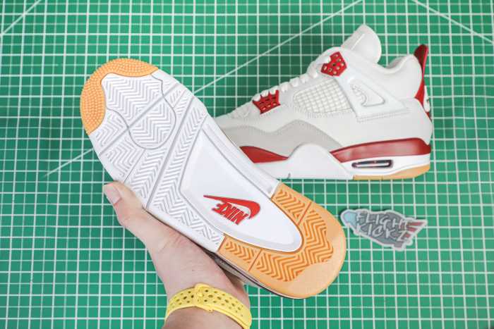 Nike SB x Air Jordan 4  Varsity Red  is a Family & Friends （A1）