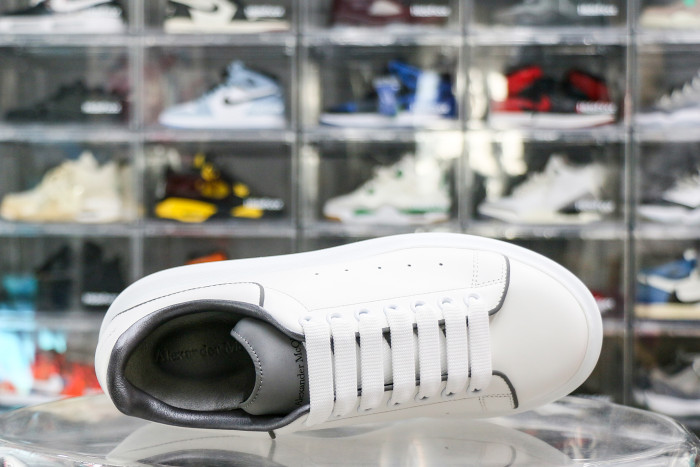 Alexande* McQuee* Oversized Sneaker White Gray 3M