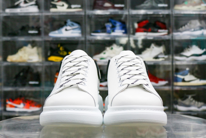Alexande* McQuee* Oversized Sneaker White Black 3M