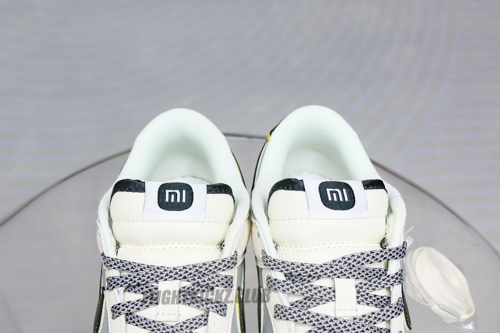 Nike SB Dunk Low x Xiaomi Su7