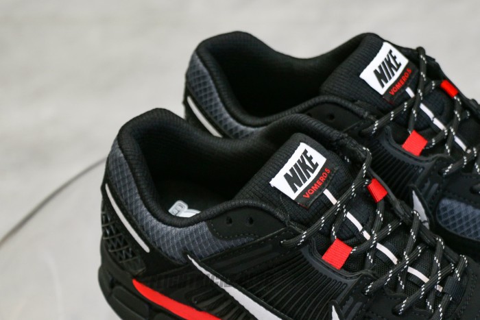 Nike Zoom Vomero 5 Black Metallic University Red 2025