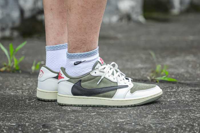 Travis Scott x Air Jordan 1 ' Medium Olive'（A1）