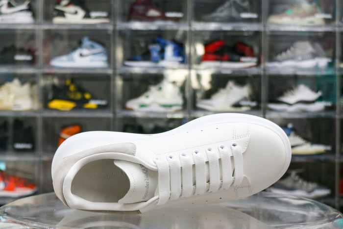 Alexande* McQuee* Oversized Sneaker White Grey Suede