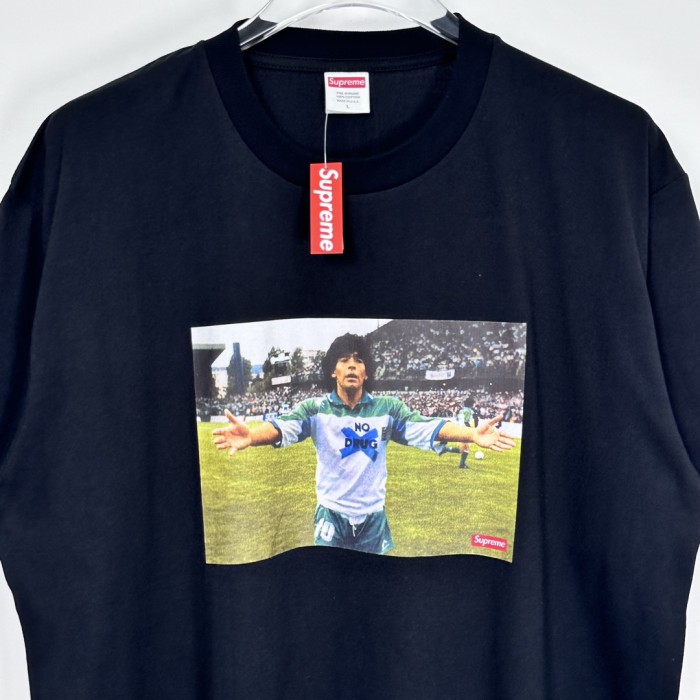 Suprem3 24SS Maradona Tee(2 Colors)