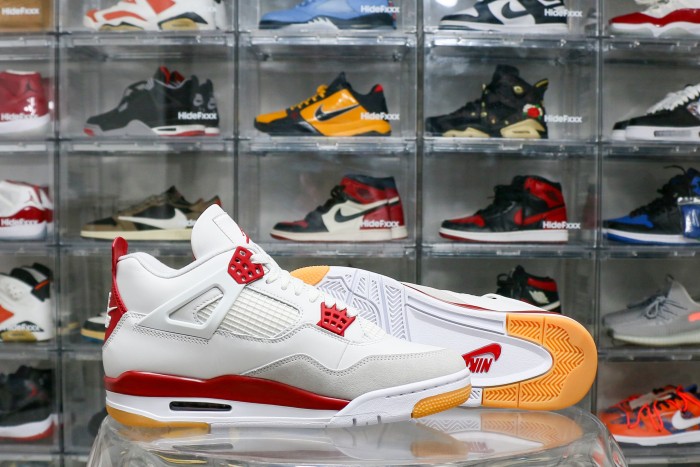 Nike SB x Air Jordan 4  Varsity Red  is a Family & Friends （A1）