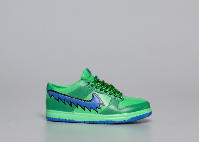 Mini sneaker Grateful Dead x Nike SB Dunk Low Green 3D keychain