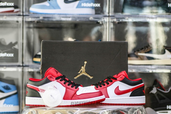 Jordan 1 Low Reverse Black Toe