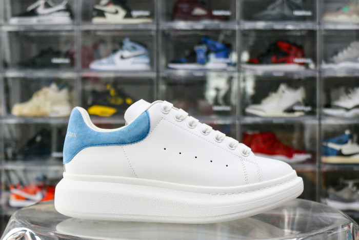 Alexande* McQuee* Oversized Sneaker White Ivory Blue