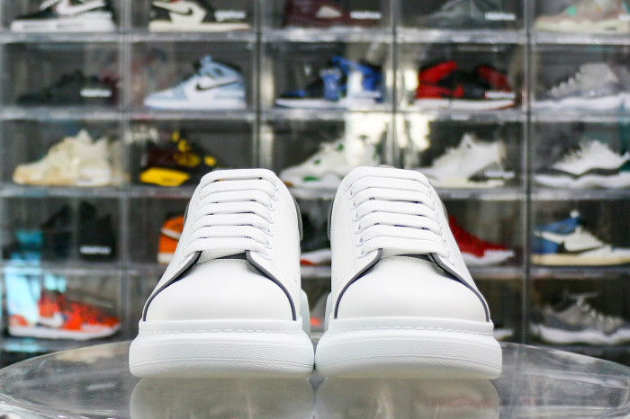 Alexande* McQuee* Oversized Sneaker White Gray 3M