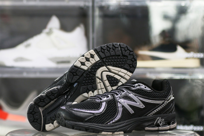 New Balance 860v2 Black Silver