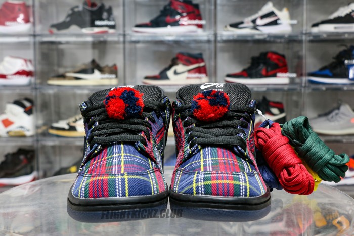 Nardwuar x Nike SB Dunk Low “Tartan”