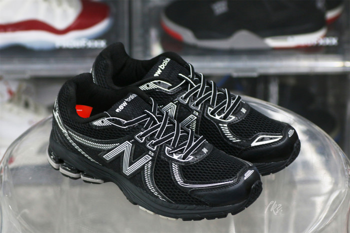 New Balance 860v2 Black Silver