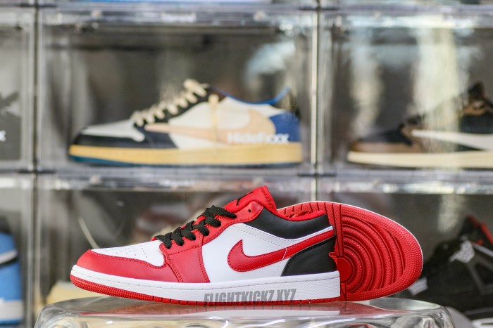 Jordan 1 Low Reverse Black Toe