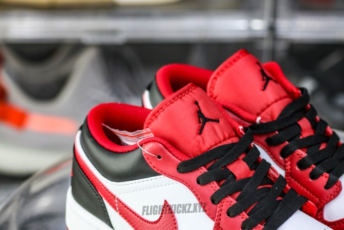 Jordan 1 Low Reverse Black Toe