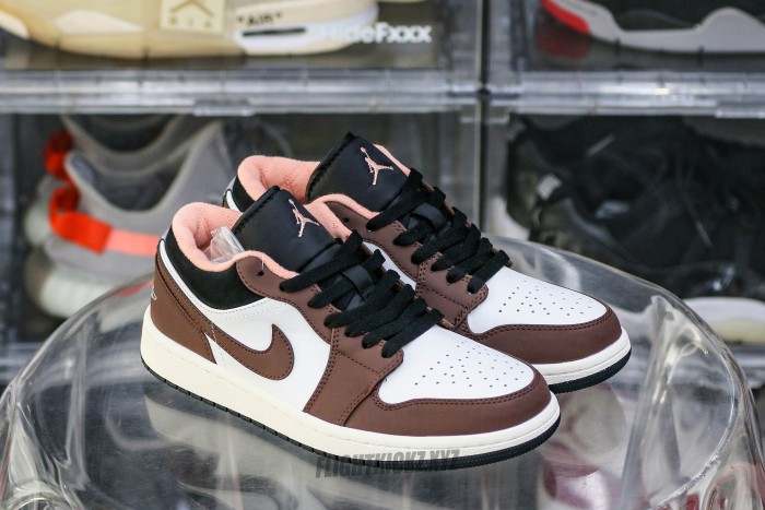 Jordan 1 Low Mocha