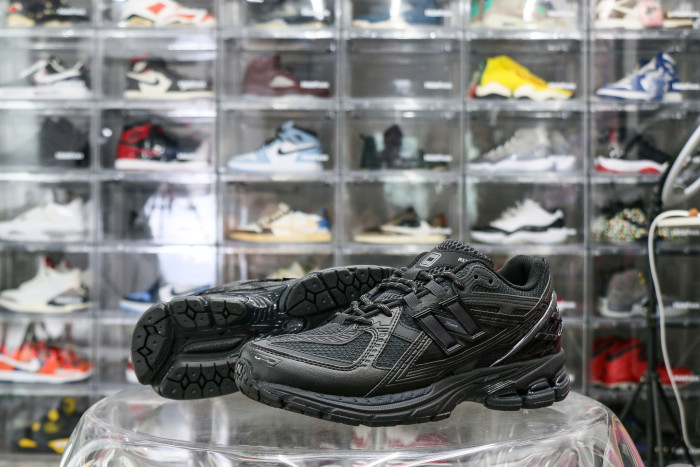 New Balance 1906U Triple Black