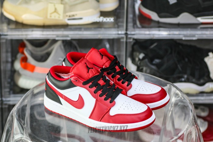 Jordan 1 Low Reverse Black Toe