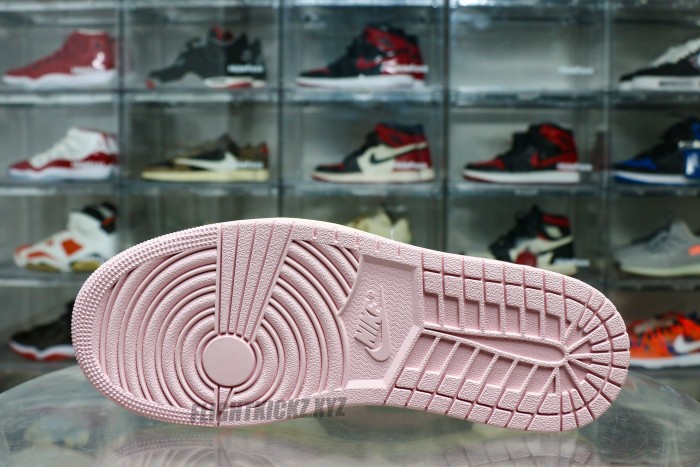 Travis Scott x Air Jordan 1 Low OG SP “Dark Pony/Pink Oxford”