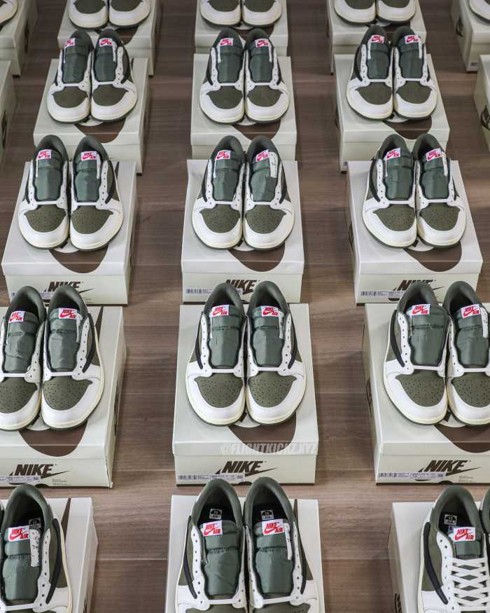 Travis Scott x Air Jordan 1 ' Medium Olive'（A1）