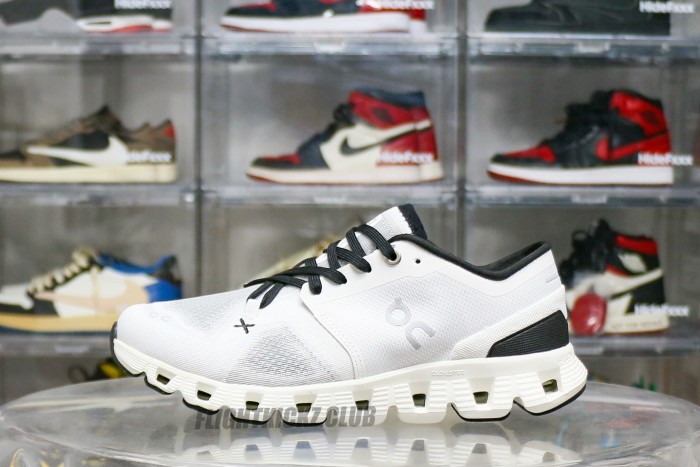 On Cloud X 3 Ivory Black