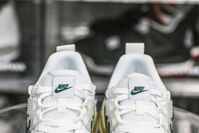 Nike V2K Run Fir