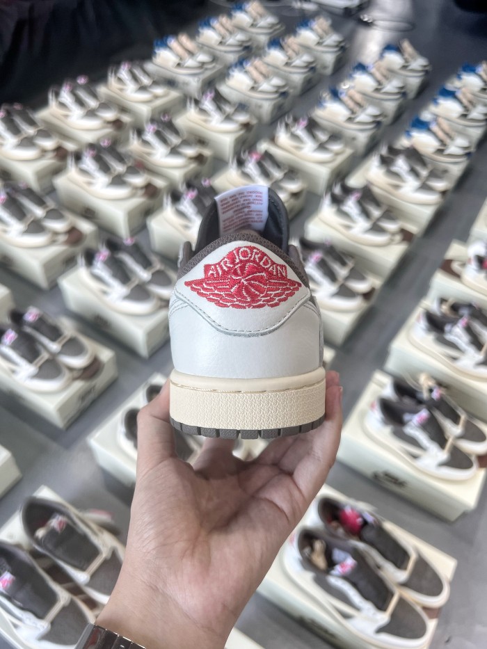 Travis Scott x Air Jordan 1 Low OG  Reverse Mocha GS（A1）