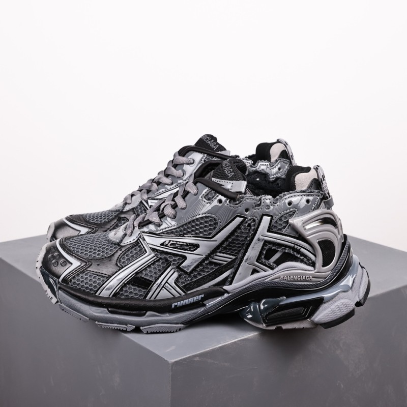 Balenciag* Runner Sneaker In 1515 Dark Grey/black