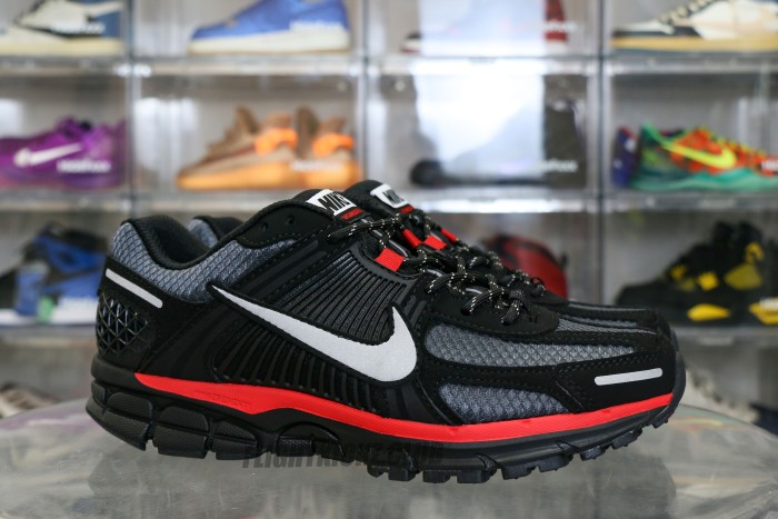 Nike Zoom Vomero 5 Black Metallic University Red 2025