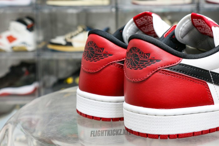 Air Jordan 1 Low OG “Chicago” 2025 (A1)