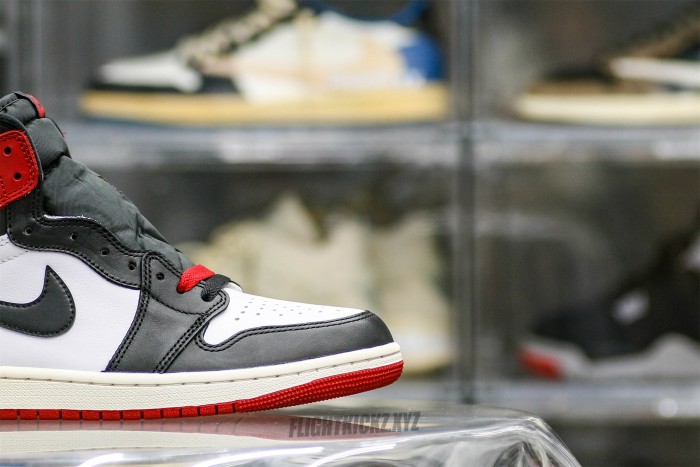 Air Jordan 1  Retro High OG Black Toe Reimagined（A1）