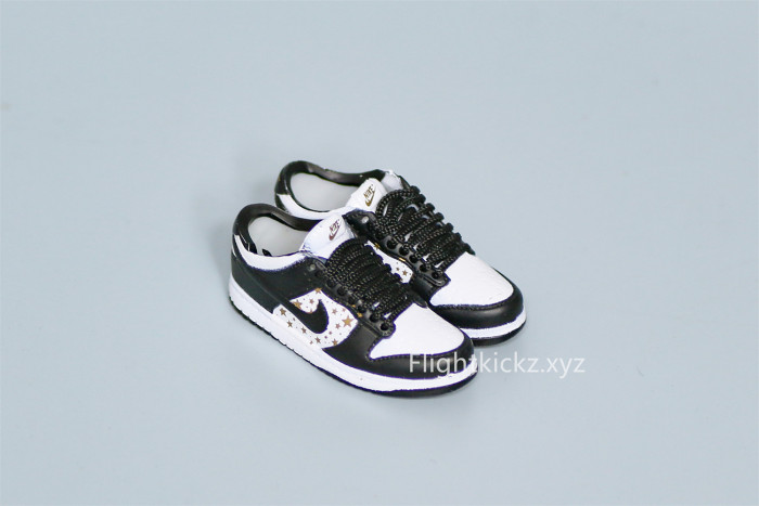 Mini Sneaker Supreme x Nike Dunk Low Black White 3D keychain