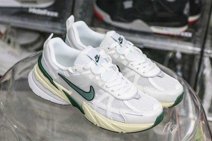 Nike V2K Run Fir