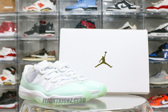 Jordan 11 Retro Low  Igloo  WMNS 2025