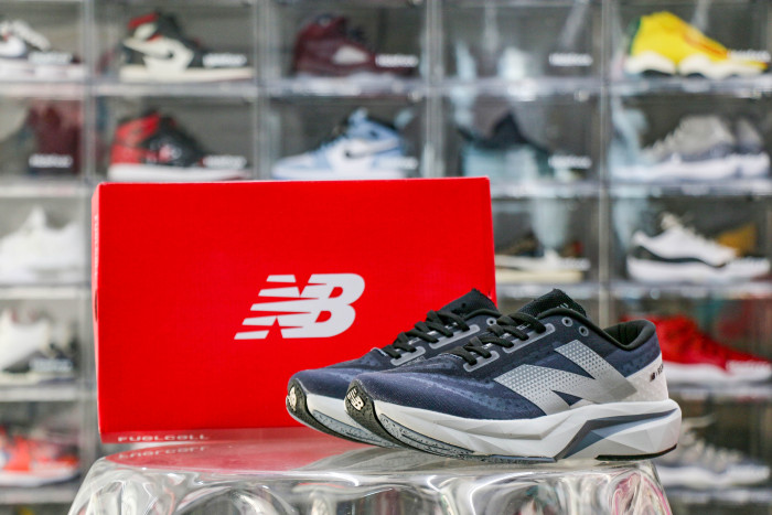 New Balance FuelCell Rebel v4 Graphite Black