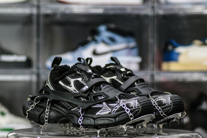 B@lenciag* 3XL Ski Sneaker in Black and white (Removable footwear chains) 