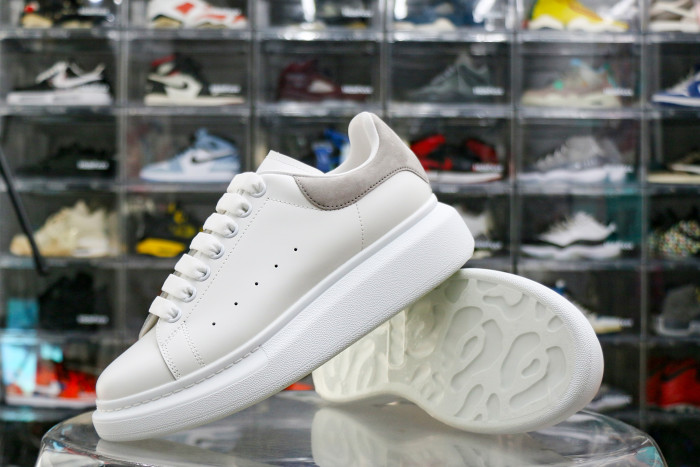 Alexande* McQuee* Oversized Sneaker White Grey Suede