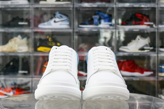 Alexande* McQuee* Oversized Sneaker White Ivory Blue