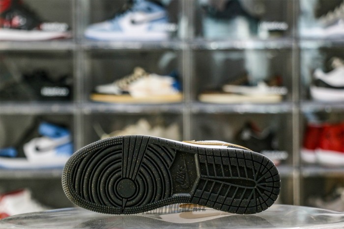 Air Jordan 1 Low SE Gold Toe