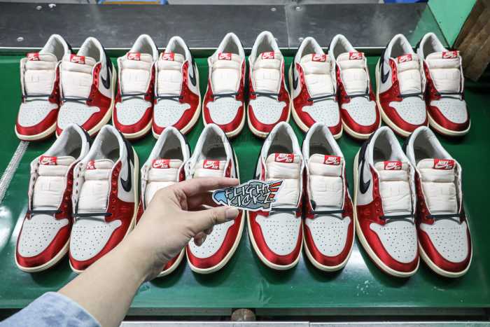 Trophy Room X Air Jordan 1 Retro Low OG SP Away 2024（A1）