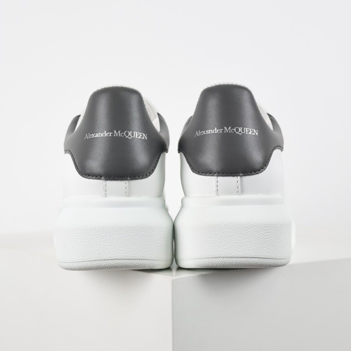 Alexande* McQuee* Oversized Extra White Grey