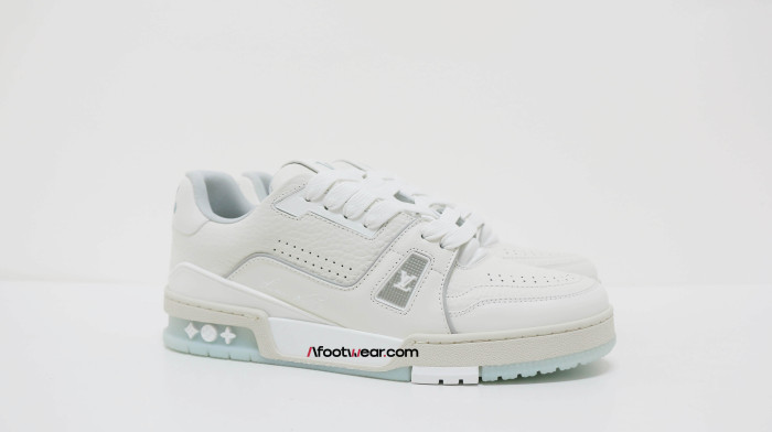 Lou1s Vuitt0n Trainer White Signature