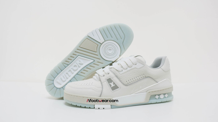 Lou1s Vuitt0n Trainer White Signature