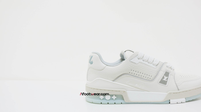 Lou1s Vuitt0n Trainer White Signature