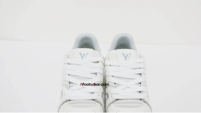 Lou1s Vuitt0n Trainer White Signature