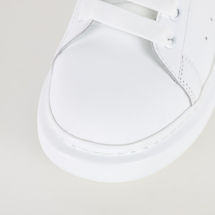 Alexande* McQuee* Oversized Sneaker 'White'