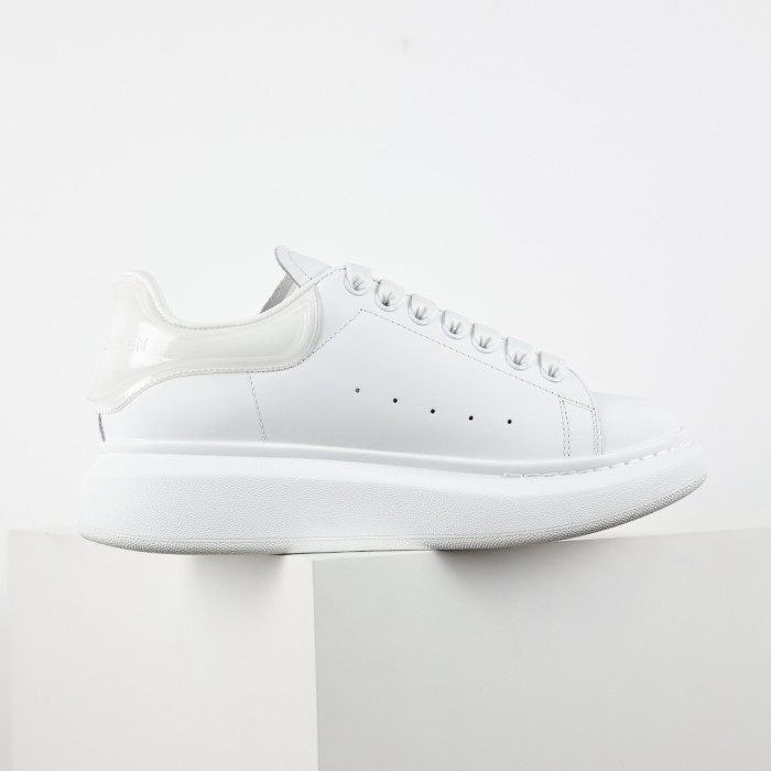 Alexande* McQuee* Oversized Sneaker 'White'